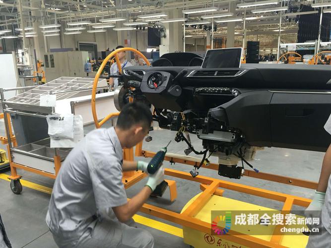 神龙成都工厂投产后首款产品东风标致4008下线